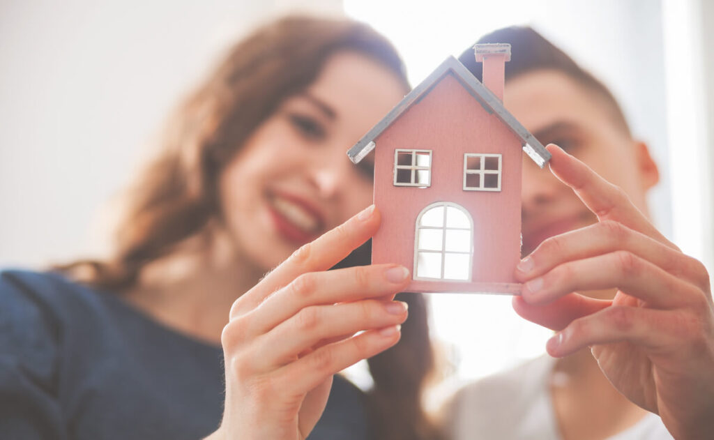 קביעת מגורים ומי עוזב את הבית