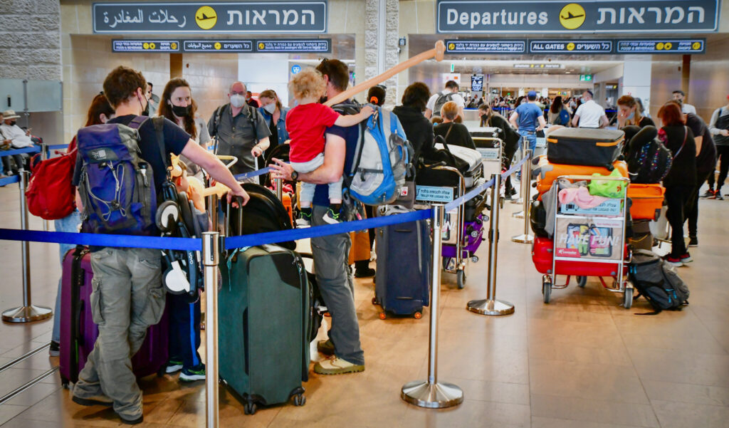 עורך דין הגירה | עורך דין גבריאל בנטוב במשרד הפנים | צו עיכוב יציאה מהארץ – כל מה שצריך לדעת כיצד ניתן להגיש בקשה להסרת צו עיכוב יציאה